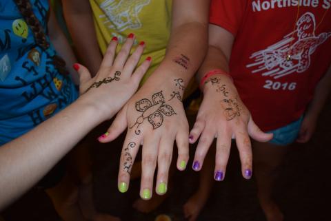 hands with henna